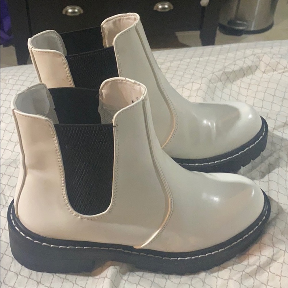 White boots forever 21